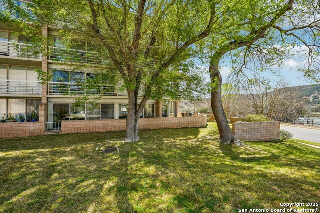 Listing photo id 32 for 1000 Guadalupe St  1d & G3