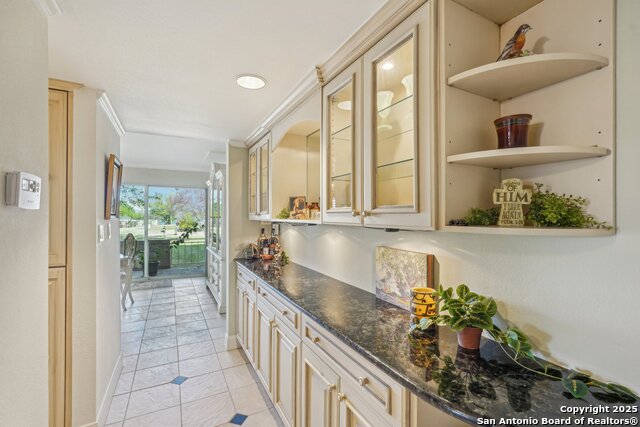 Listing photo id 6 for 1000 Guadalupe St  1d & G3