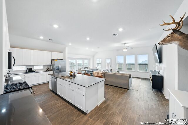 Image 18 of 61 For 31921 Tableau Ave