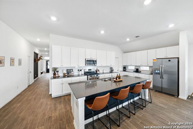 Image 19 of 61 For 31921 Tableau Ave