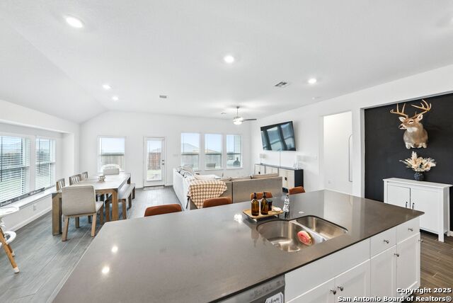 Image 21 of 61 For 31921 Tableau Ave