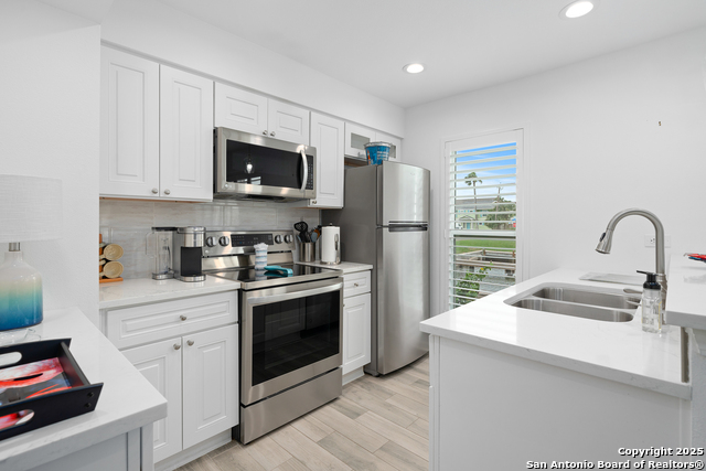 Image 12 of 40 For 706 Lauderdale  706