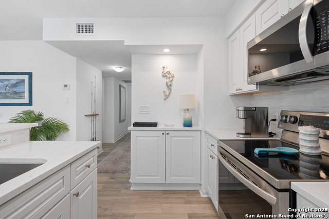 Image 19 of 40 For 706 Lauderdale  706