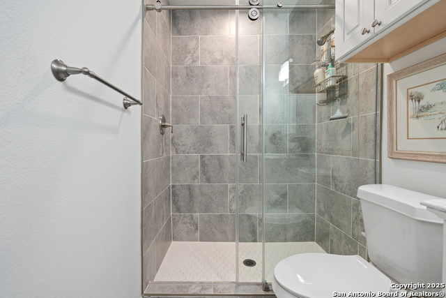 Image 21 of 40 For 706 Lauderdale  706