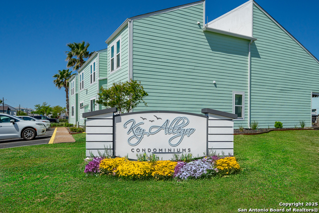 Image 33 of 40 For 706 Lauderdale  706