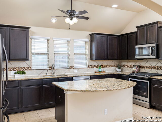 Listing photo id 7 for 3620 Tor Lane