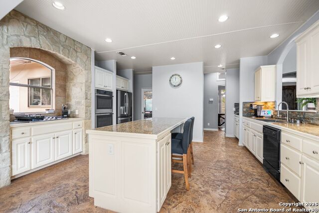 Listing photo id 12 for 15610 Chinquapin