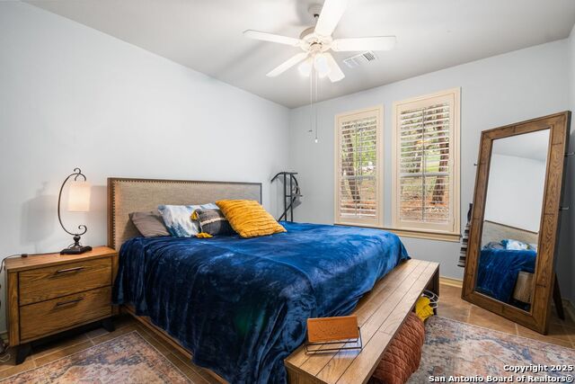 Listing photo id 25 for 15610 Chinquapin