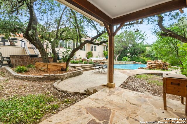 Listing photo id 28 for 15610 Chinquapin
