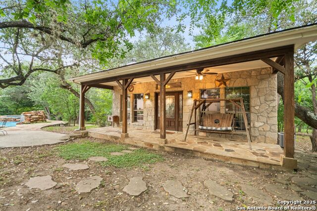 Listing photo id 29 for 15610 Chinquapin