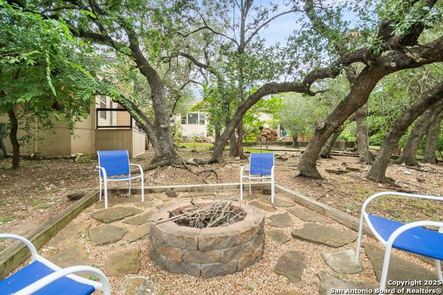 Listing photo id 30 for 15610 Chinquapin