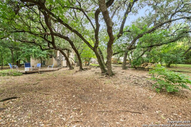 Listing photo id 31 for 15610 Chinquapin
