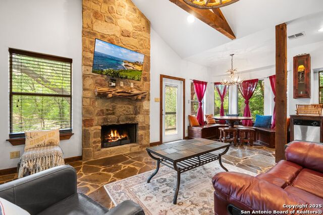 Listing photo id 32 for 15610 Chinquapin