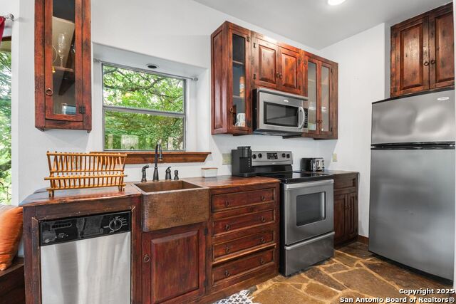 Listing photo id 34 for 15610 Chinquapin