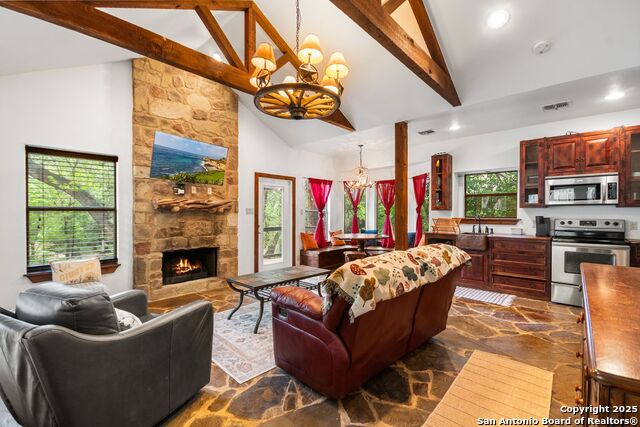 Listing photo id 37 for 15610 Chinquapin