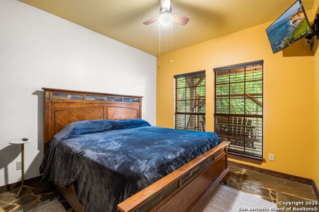 Listing photo id 38 for 15610 Chinquapin