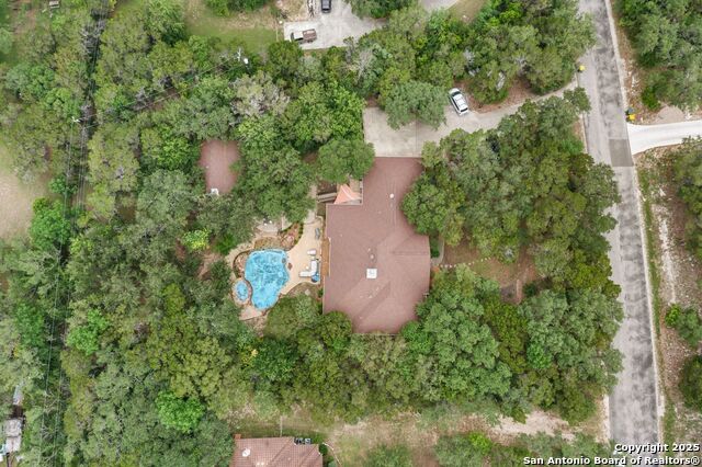 Listing photo id 40 for 15610 Chinquapin