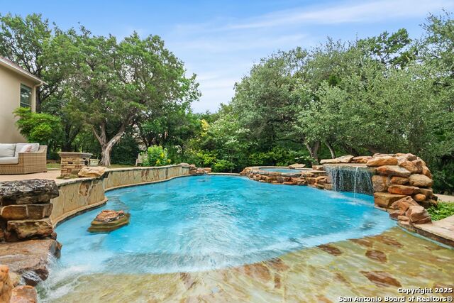 Listing photo id 45 for 15610 Chinquapin