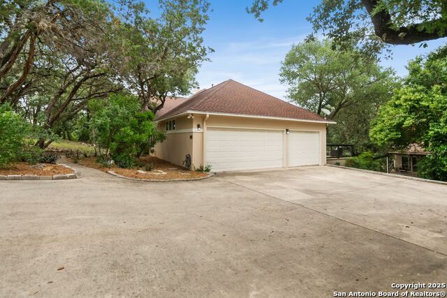 Listing photo id 48 for 15610 Chinquapin