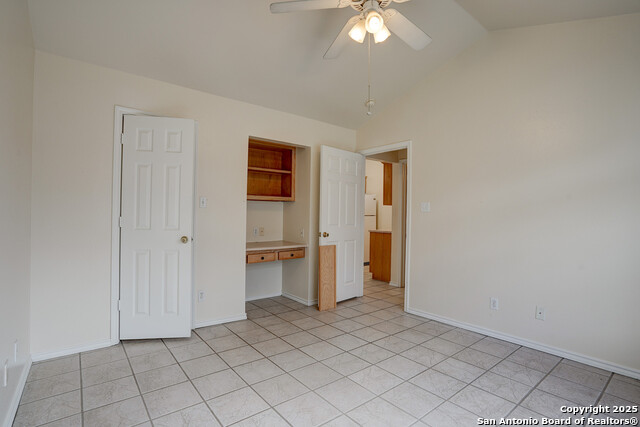 Listing photo id 9 for 427 Lindsey  113