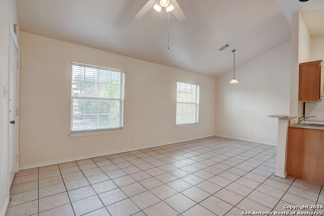 Listing photo id 1 for 427 Lindsey  113