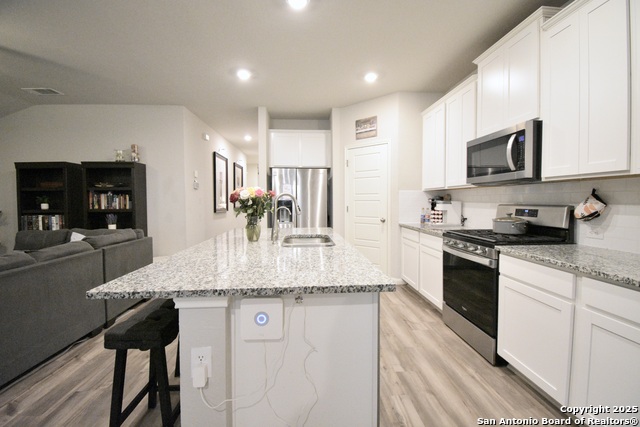 Listing photo id 8 for 12112 Icon Ridge