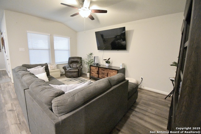 Listing photo id 10 for 12112 Icon Ridge
