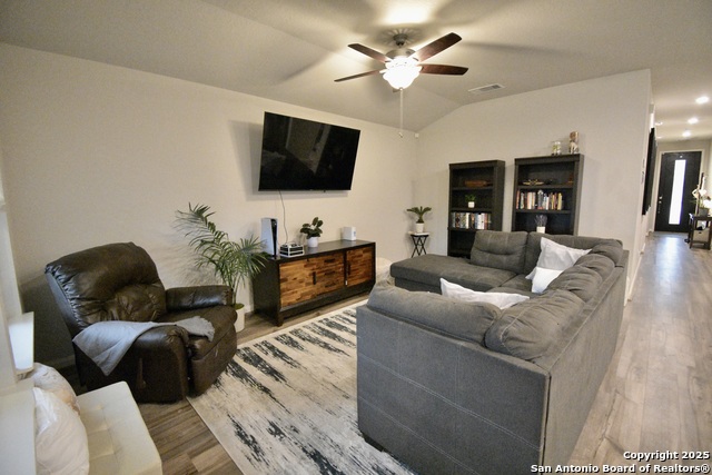Listing photo id 11 for 12112 Icon Ridge