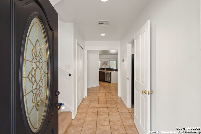 Image 11 of 41 For 411 Greenbriar Dr. W