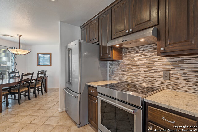 Image 12 of 41 For 411 Greenbriar Dr. W