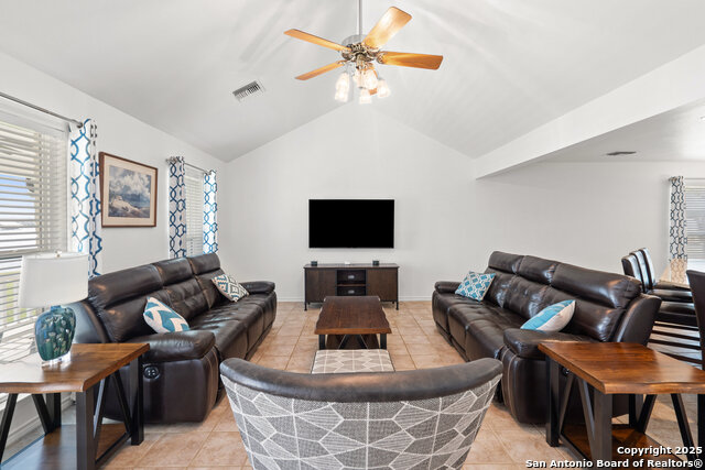 Image 19 of 41 For 411 Greenbriar Dr. W