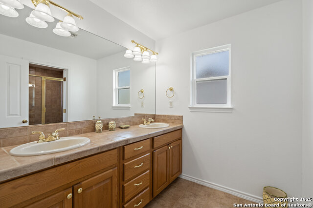 Image 30 of 41 For 411 Greenbriar Dr. W