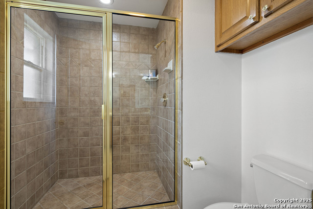 Image 31 of 41 For 411 Greenbriar Dr. W