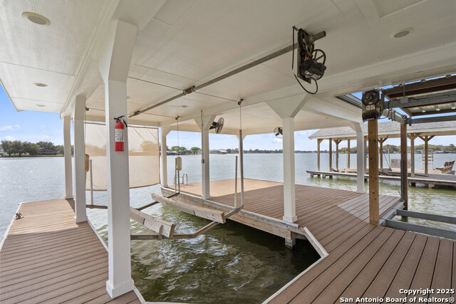 Image 5 of 41 For 411 Greenbriar Dr. W