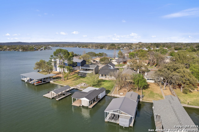 Image 7 of 41 For 411 Greenbriar Dr. W