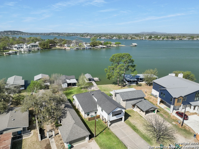 Image 8 of 41 For 411 Greenbriar Dr. W