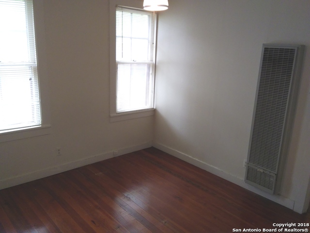 Image 10 of 12 For 221 Magnolia Ave W 4