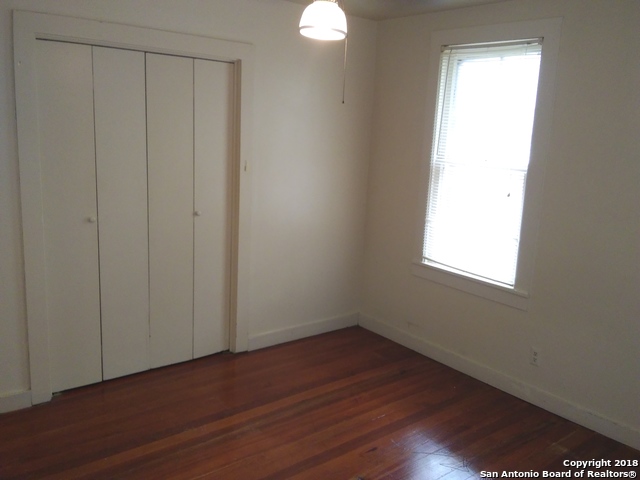 Image 7 of 12 For 221 Magnolia Ave W 4