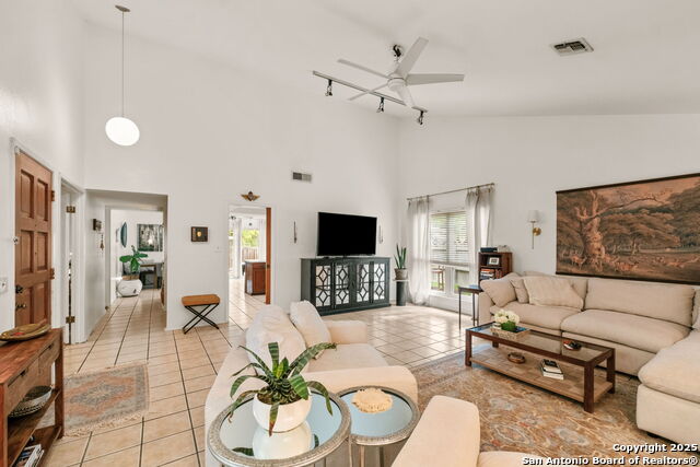 Listing photo id 8 for 6311 Harpers Ford St