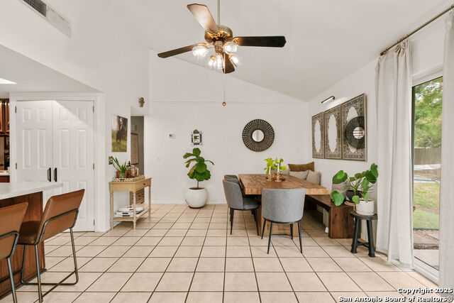 Listing photo id 11 for 6311 Harpers Ford St