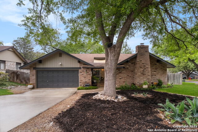 Listing photo id 2 for 6311 Harpers Ford St