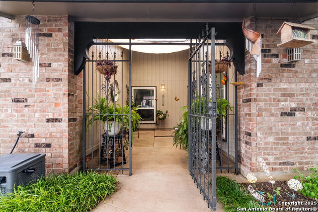 Listing photo id 3 for 6311 Harpers Ford St