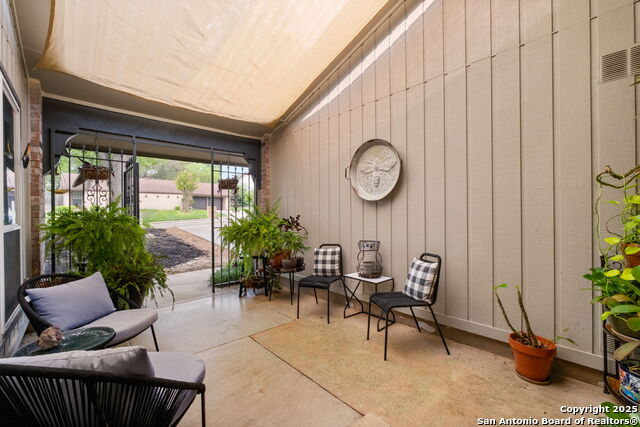Listing photo id 5 for 6311 Harpers Ford St