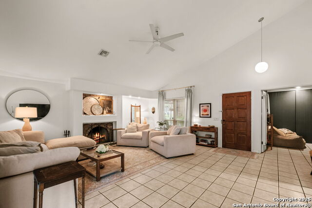 Listing photo id 7 for 6311 Harpers Ford St