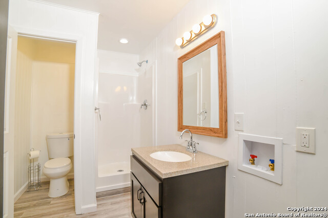 Image 11 of 16 For 215 Greenlawn Ave  B