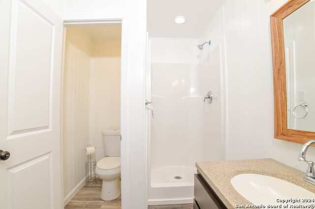 Image 13 of 16 For 215 Greenlawn Ave  B