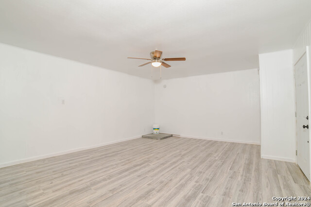 Image 7 of 16 For 215 Greenlawn Ave  B