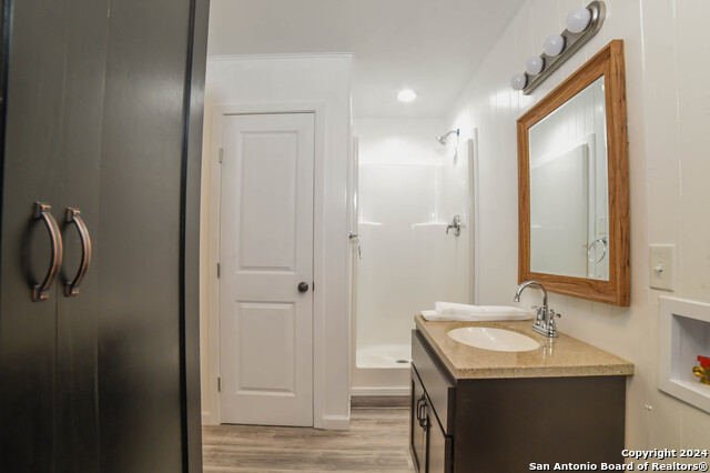 Image 9 of 16 For 215 Greenlawn Ave  B