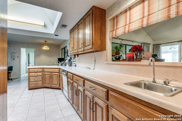 Image 12 of 25 For 6007 Royal Breeze