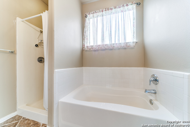 Image 21 of 25 For 146 Creekview Dr